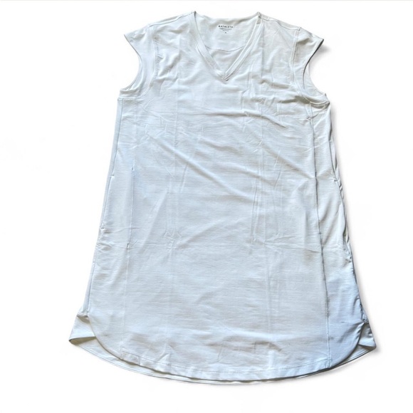 Athleta Pacifica Dress White Medium NWOT w/ Pockets - Picture 3 of 8